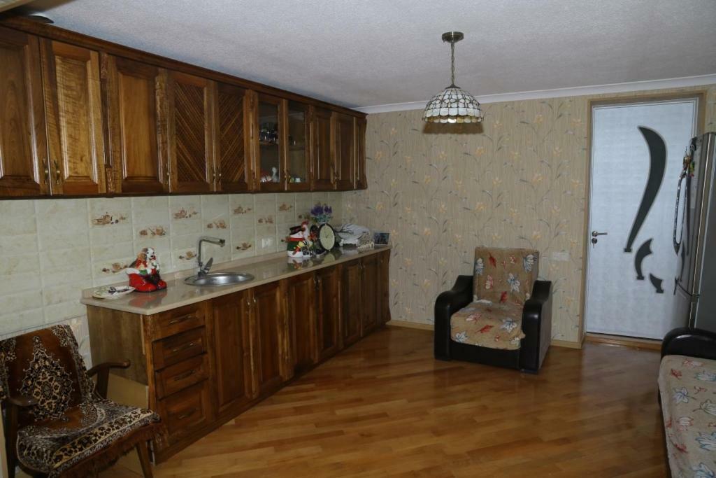 Nana'S Apartment Kutaisi Bagian luar foto