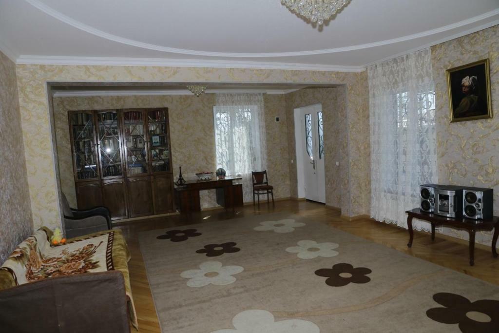 Nana'S Apartment Kutaisi Bagian luar foto