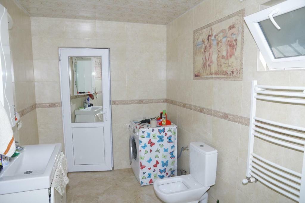 Nana'S Apartment Kutaisi Bagian luar foto