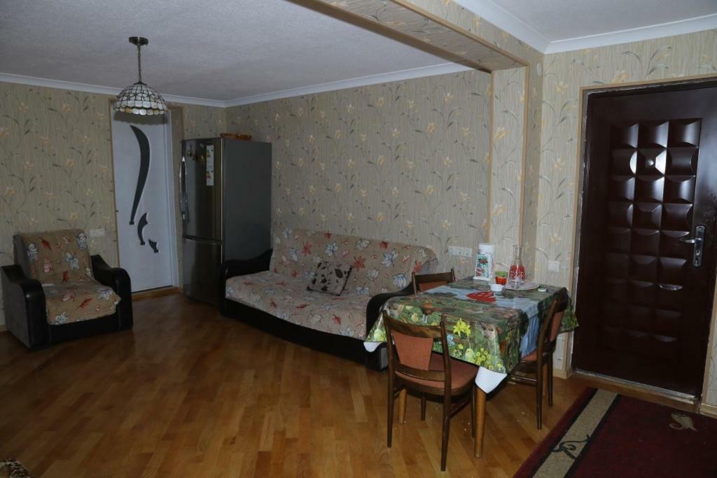 Nana'S Apartment Kutaisi Bagian luar foto
