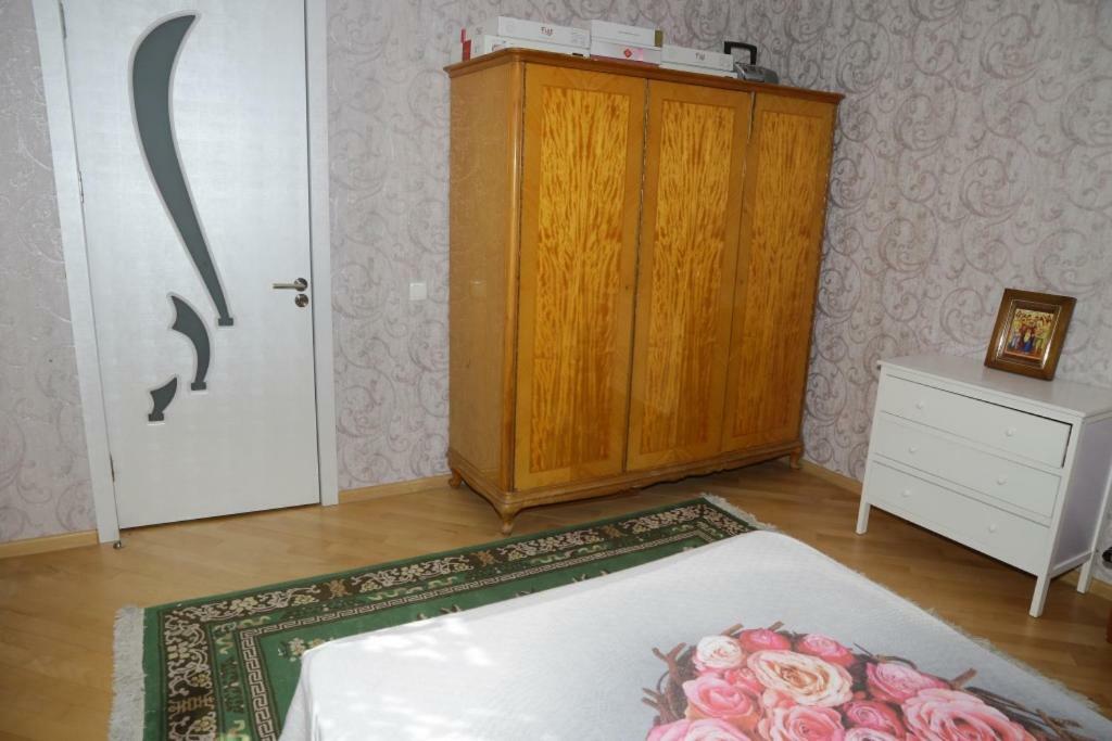 Nana'S Apartment Kutaisi Bagian luar foto