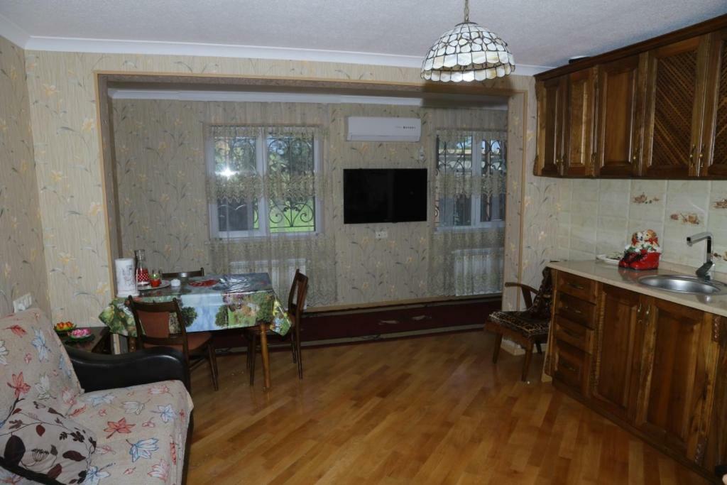 Nana'S Apartment Kutaisi Bagian luar foto