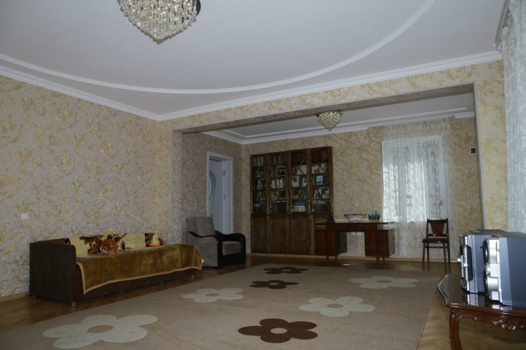 Nana'S Apartment Kutaisi Bagian luar foto