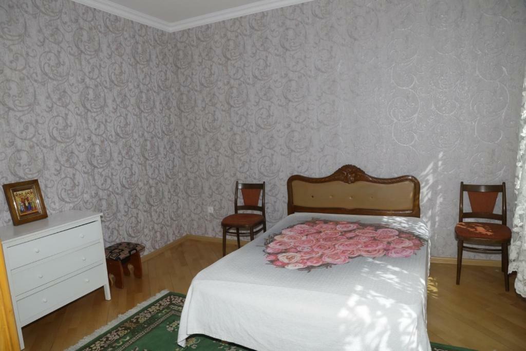 Nana'S Apartment Kutaisi Bagian luar foto