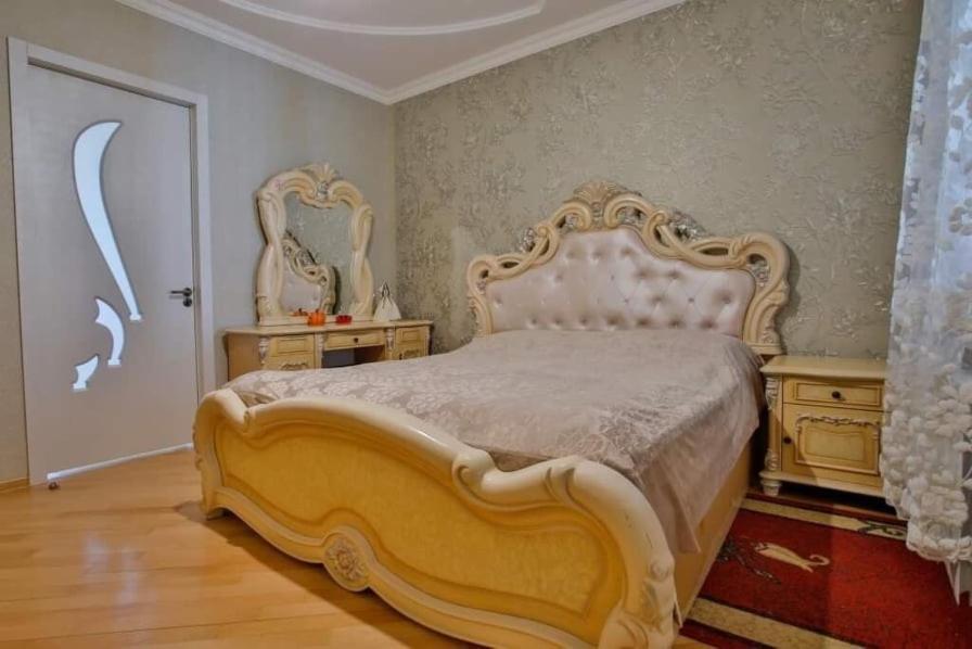 Nana'S Apartment Kutaisi Bagian luar foto